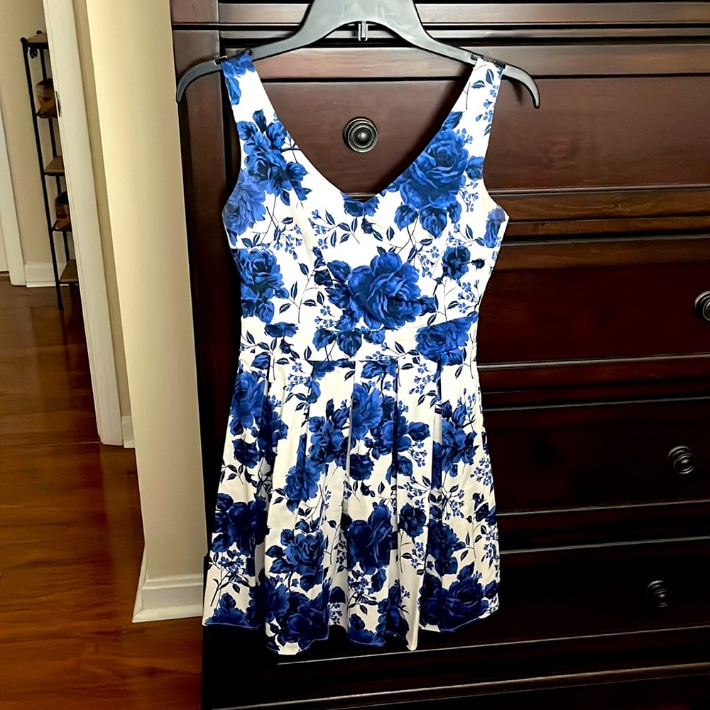 ModCloth white/royal blue floral sleeveless swing dress